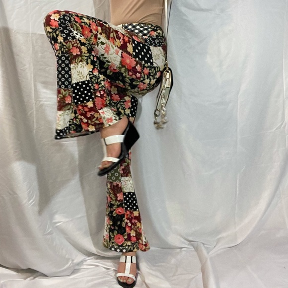 Alfant Black and White Wedges - Picture 2 of 13